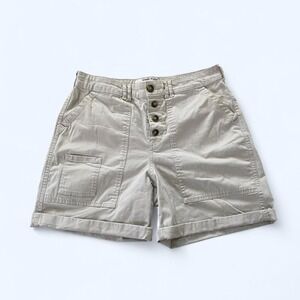 High-waisted beige cargo shorts with button-up front and pockets. Size: 10